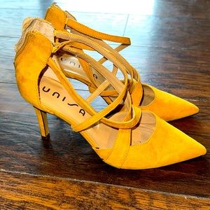 Yellow strappy heals